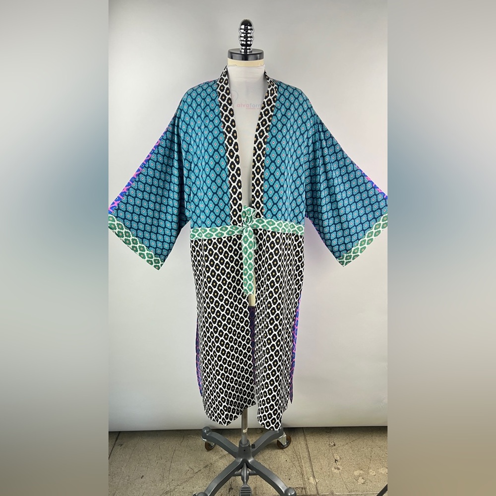 💚 3372. Multi Color Tie Front Kimono
